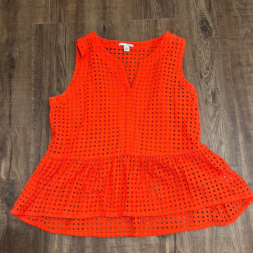 Red eyelit top